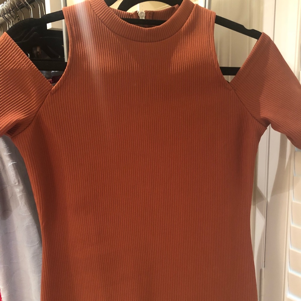 Glamorous Petite cold shoulder bodycon dress - Picture 3 of 5